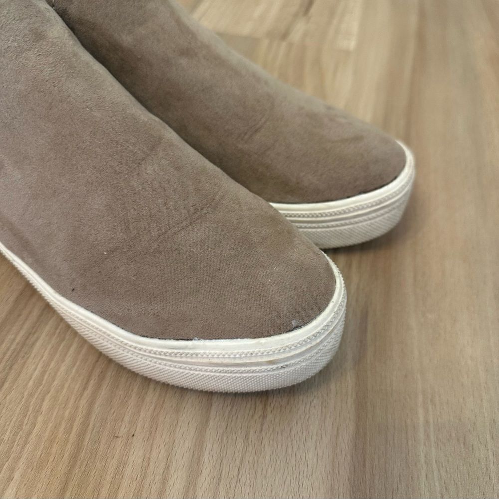 Universal Thread Slip On Shoes - Picture 6 of 8